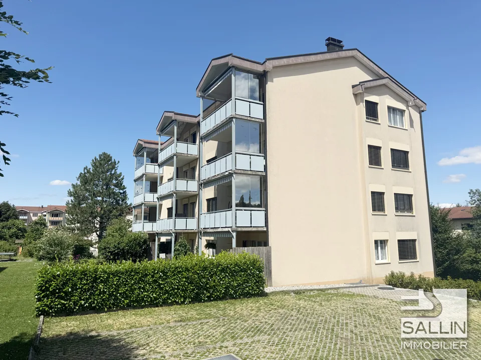 Spacieux appartement de 5 pièces  au 3ème étage avec place intérieure