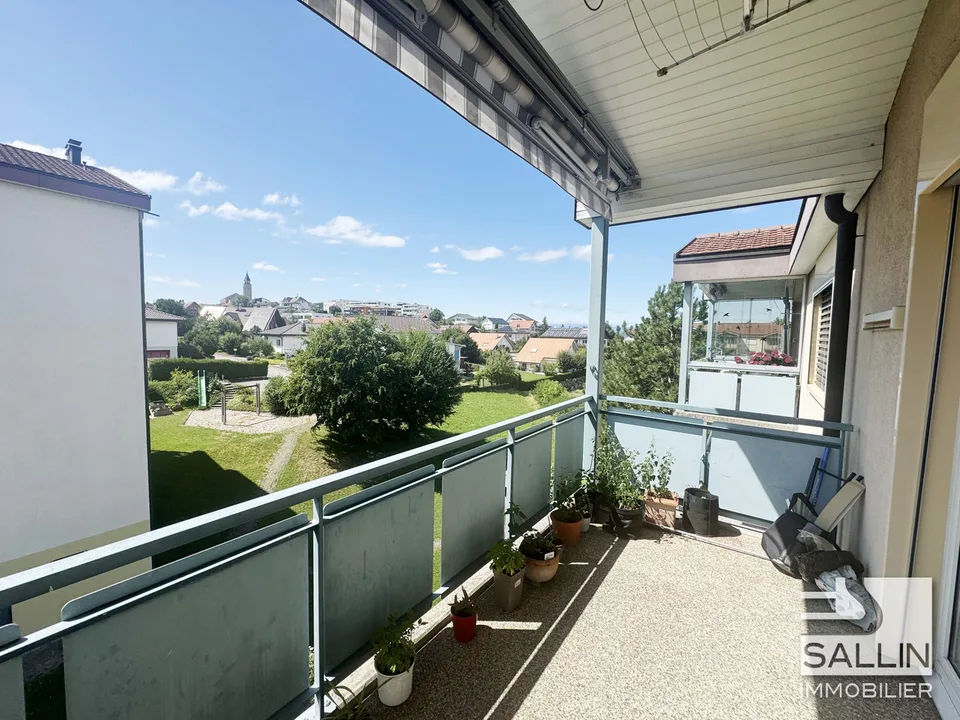 Spacieux appartement de 5 pièces  au 3ème étage avec place intérieure