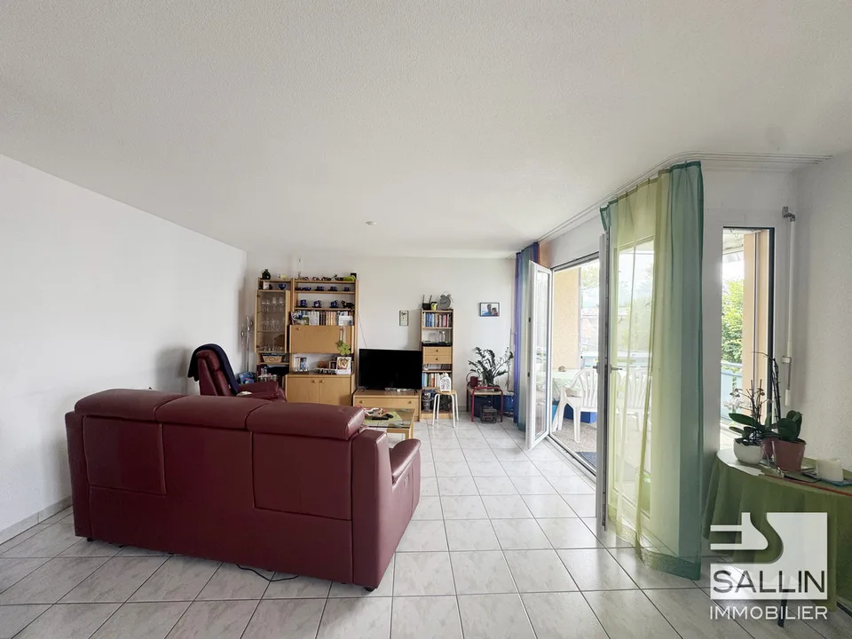 Spacieux appartement de 5 pièces  au 2ème étage avec place intérieure
