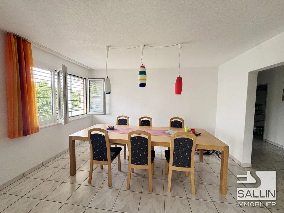Spacieux appartement de 5 pièces  au 2ème étage avec place intérieure