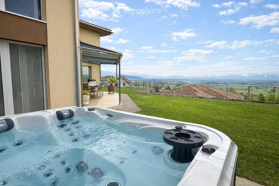 Spacious 6.5-room single-family home in Hinterforst – Available immediately!