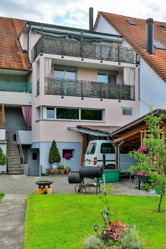 Well-maintained single-family house in a central location, with living above the roofs
