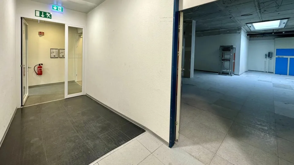 EG-Mietfläche mit Oblicht und anmietbare Lager