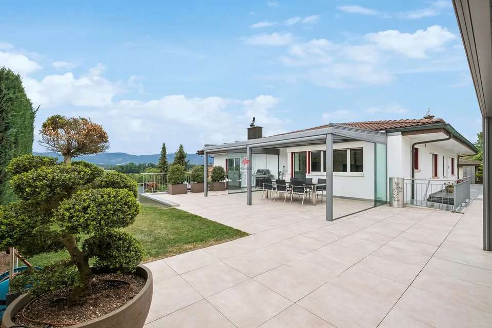 Propriété exclusive avec situation de vue sensationnelle