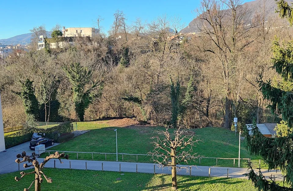 Appartement lumineux 3.5 pièces avec balcon et vue panoramique à Vacallo