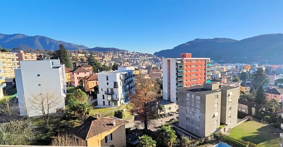 Appartement lumineux 3.5 pièces avec balcon et vue panoramique à Vacallo
