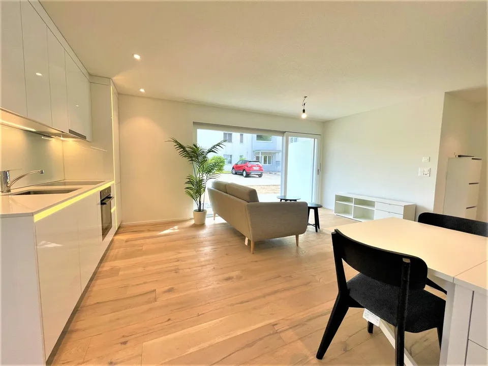 Moderne 2-Zimmer-Wohnung mit Balkon in Brunegg