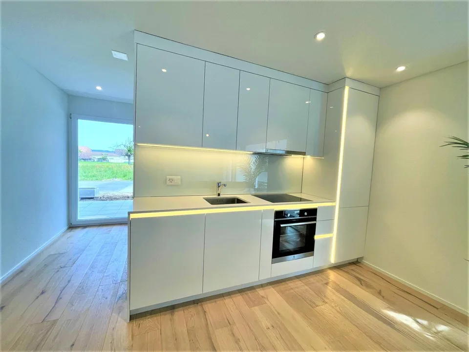 Moderne 2-Zimmer-Wohnung mit Balkon in Brunegg