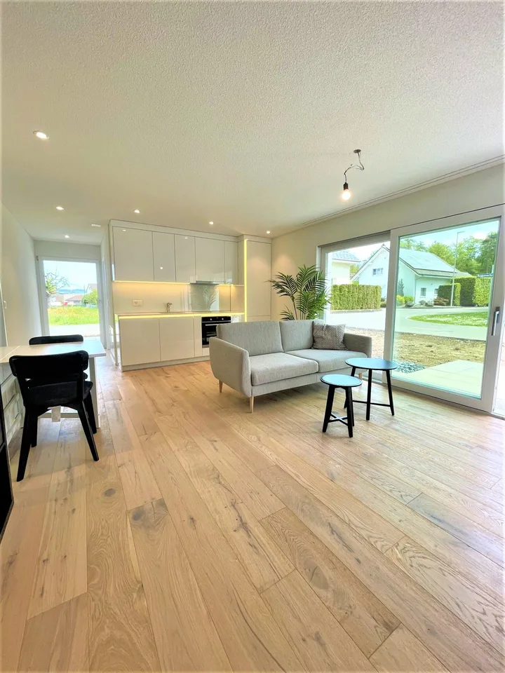 Moderne 2-Zimmer-Wohnung mit Balkon in Brunegg