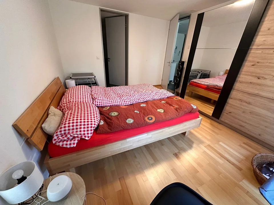Appartement 3.5 pièces avec espace de séjour et ascenseur à Domat/Ems – disponible immédiatement