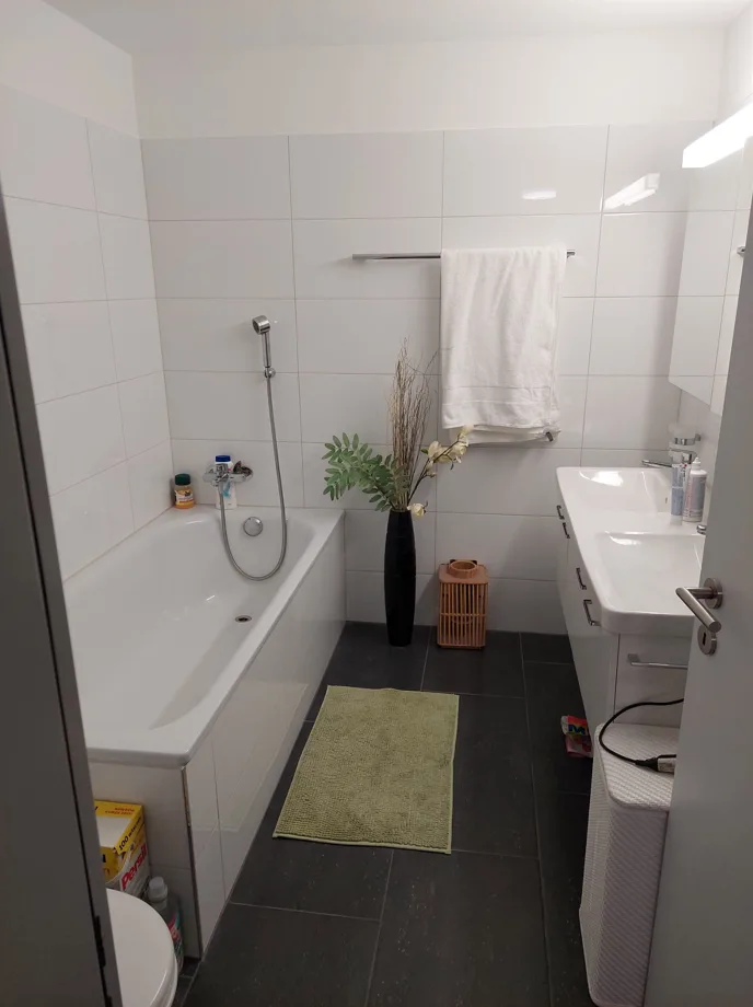 Appartement 3.5 pièces avec espace de séjour et ascenseur à Domat/Ems – disponible immédiatement