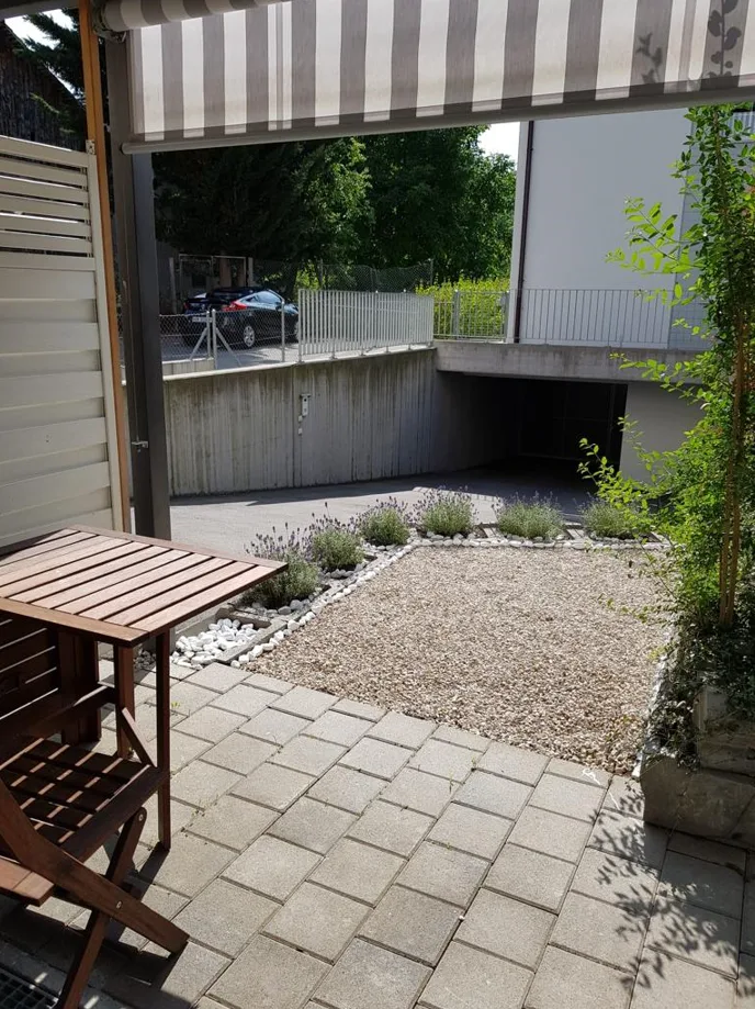 Appartement 3.5 pièces avec espace de séjour et ascenseur à Domat/Ems – disponible immédiatement
