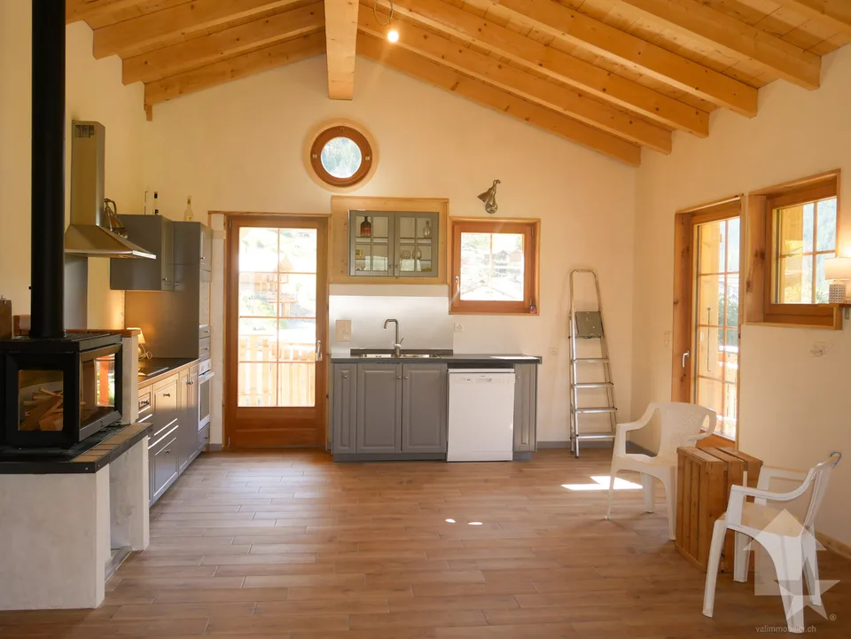 Superbe chalet neuf à Liddes ! Ensoleillement top et belle vue !