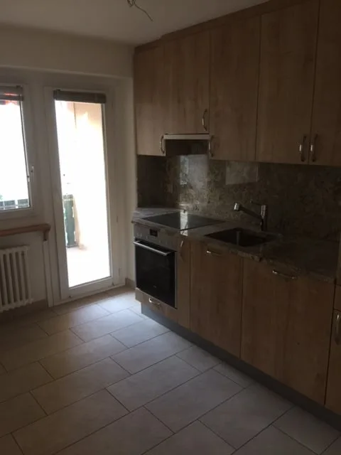 Bright, sunny 3-room apartment with balcony