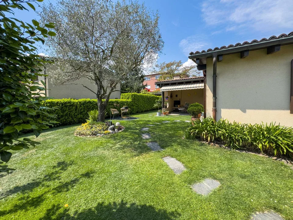 Maison élégante avec jardin à Collina d’Oro