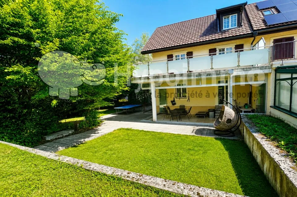 Charmante villa mitoyenne avec garages