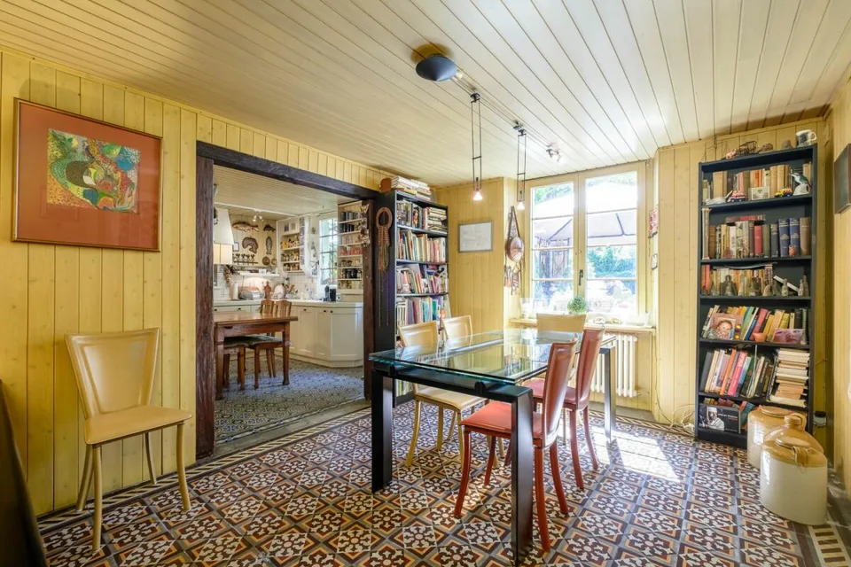 Charaktervolles Dorfhaus mit baumgesäumtem Garten