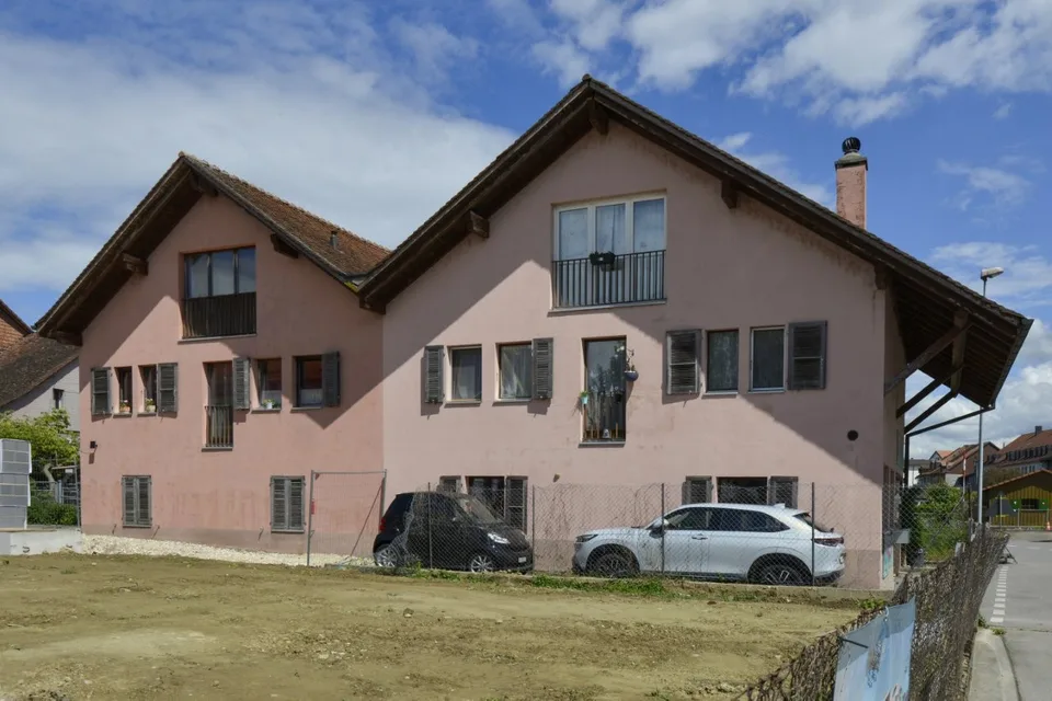 Petit immeuble locatif avec affectation mixte au centre de Payerne
