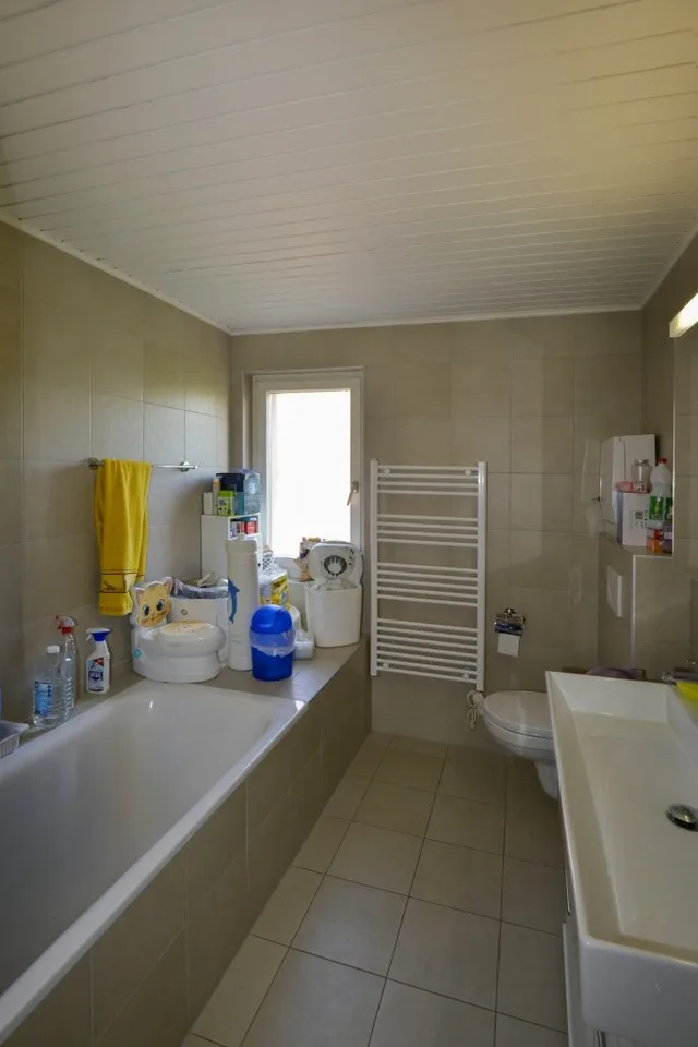 Kleines Mietshaus mit gemischter Nutzung im Zentrum von Payerne