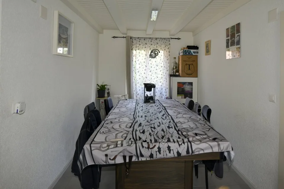 Kleines Mietshaus mit gemischter Nutzung im Zentrum von Payerne