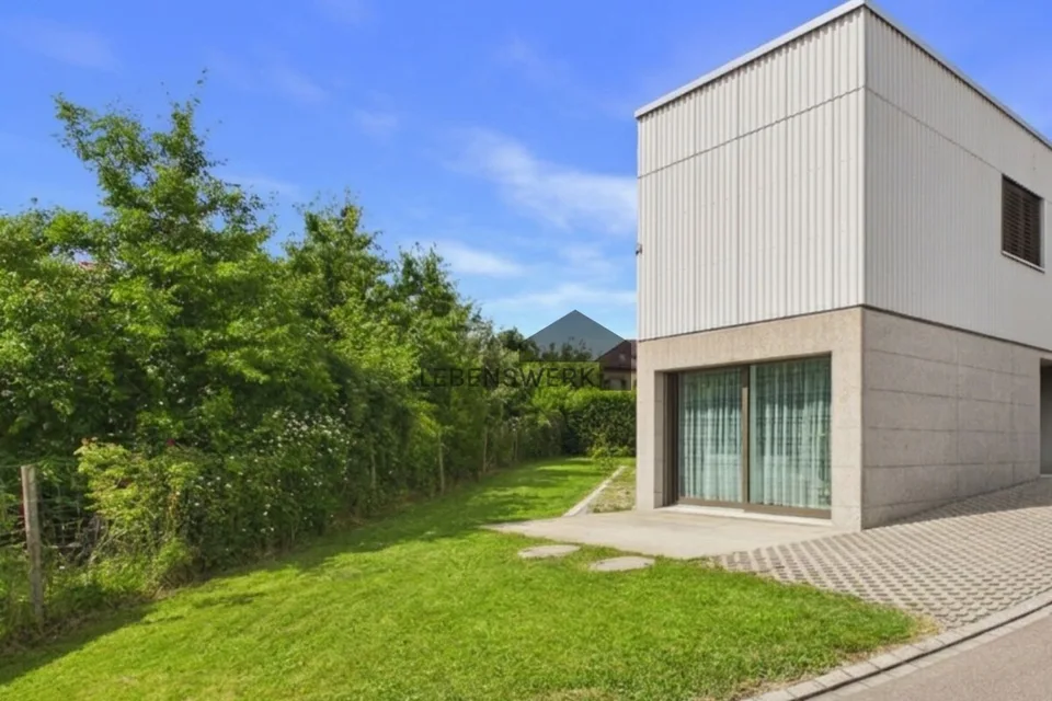 Architektur trifft Natur. Wohnen am Dorfrand von Birwinken TG