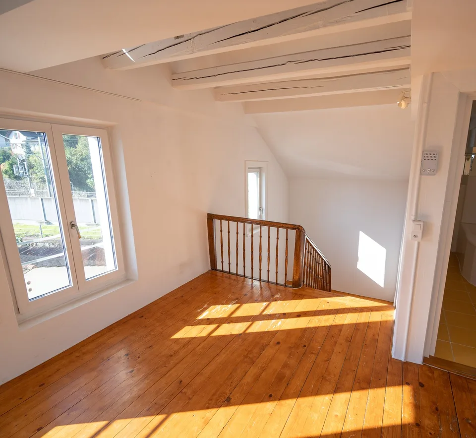 Charmante 4-Zimmer-Dachwohnung mit Seeblick in Thalwil