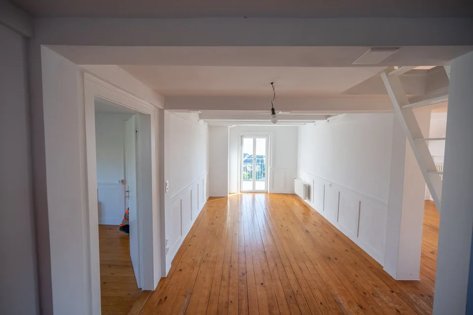 Charmante 4-Zimmer-Dachwohnung mit Seeblick in Thalwil