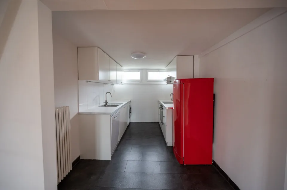 Charmante 4-Zimmer-Dachwohnung mit Seeblick in Thalwil