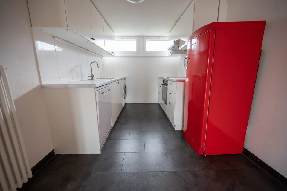 Charmante 4-Zimmer-Dachwohnung mit Seeblick in Thalwil