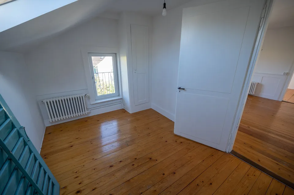 Charmante 4-Zimmer-Dachwohnung mit Seeblick in Thalwil