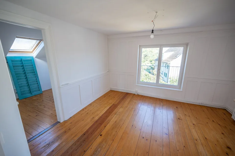 Charmante 4-Zimmer-Dachwohnung mit Seeblick in Thalwil