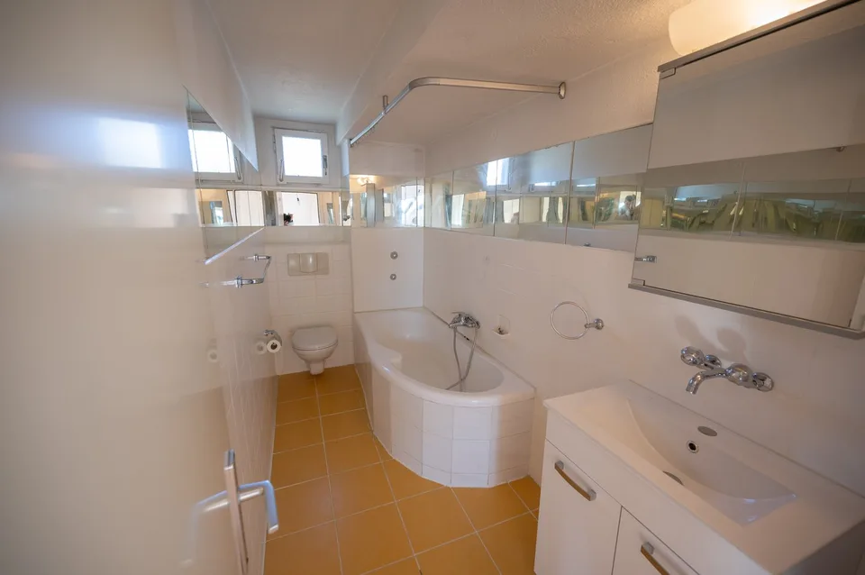 Charmante 4-Zimmer-Dachwohnung mit Seeblick in Thalwil