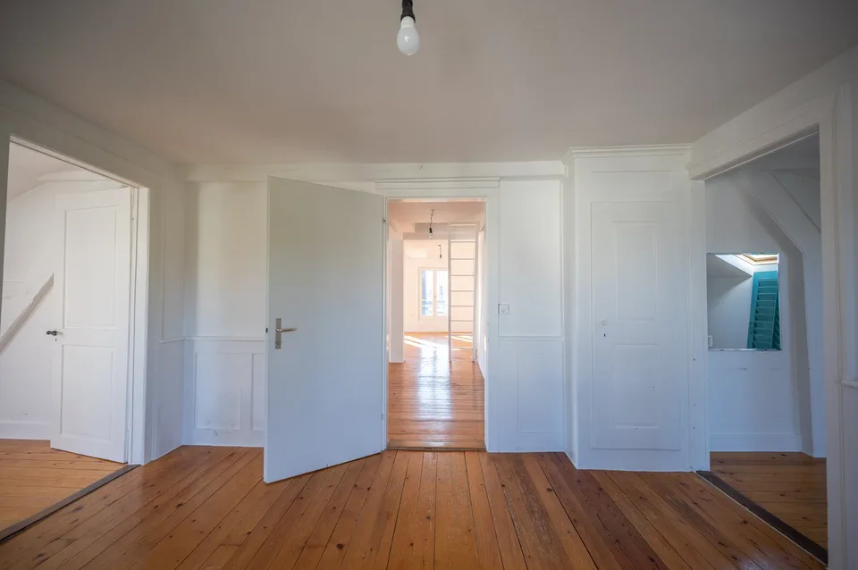 Charmante 4-Zimmer-Dachwohnung mit Seeblick in Thalwil