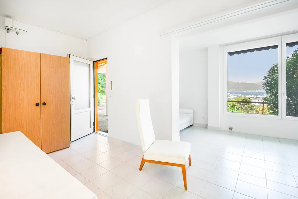 Detached house with garden and stunning open view of Lake Maggiore