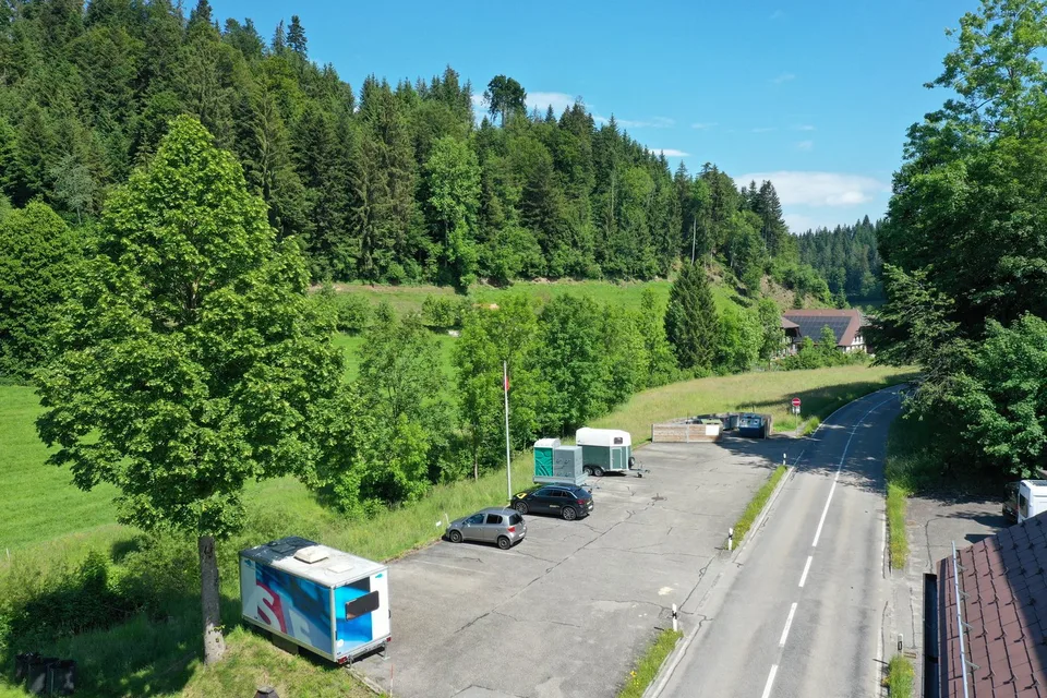 Aussenparkplatz in Schwanden i. E. ...