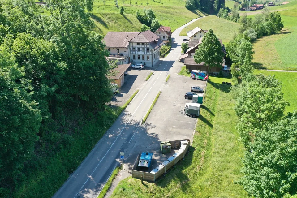 Aussenparkplatz in Schwanden i. E. ...