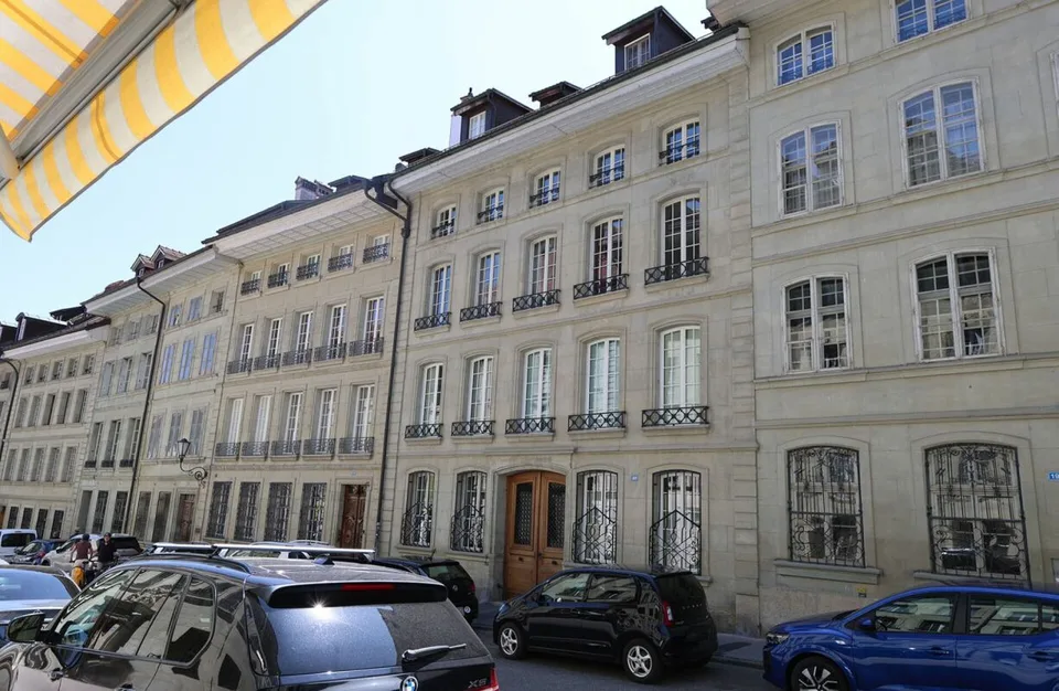 Spacieux logement de 4 pièces au dernier étage d'une immeuble historique