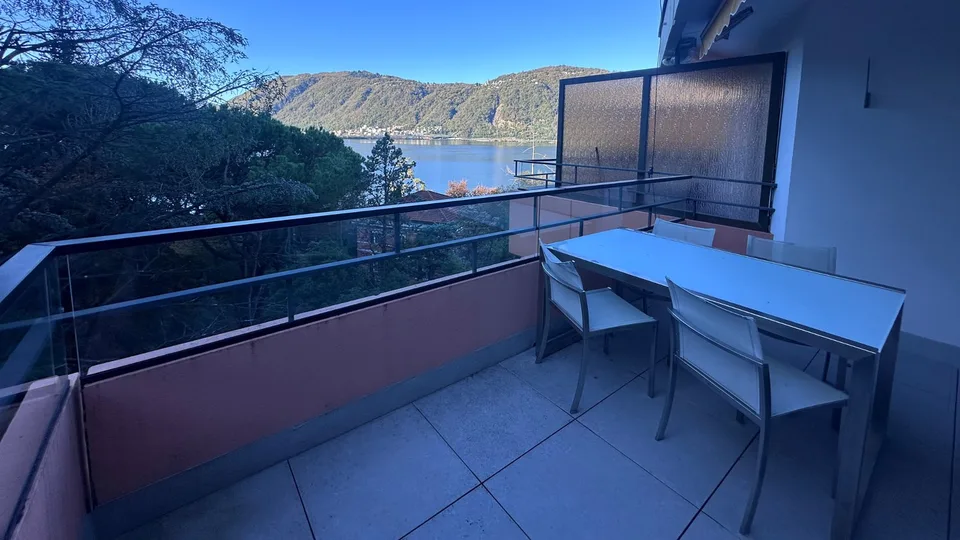 MODERNO ATTICO VISTA LAGO