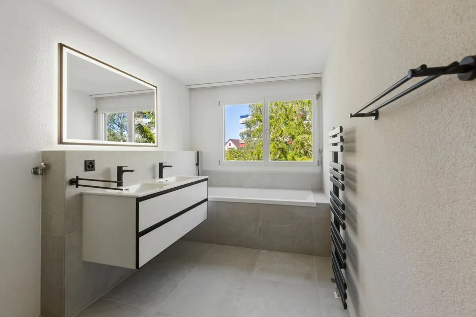 Kernsanierte 4½-Zimmer-Etagenwohnung mit grossem Balkon