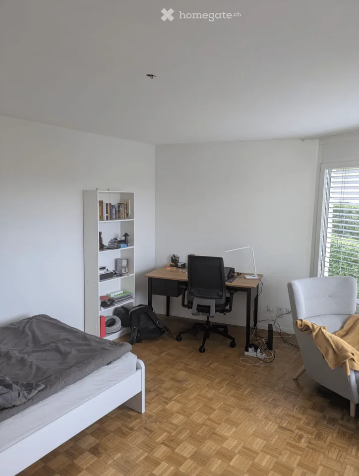 Charming 1.5-Room Studio with Balcony in Zürich's Prestigious 8032 District