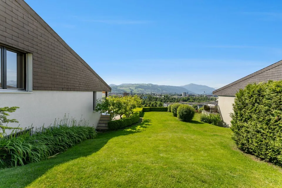 VIVERE IN UNA POSIZIONE PRIVILEGIATA CON VISTA PANORAMICA - CASA UNIFAMILIARE A BAAR