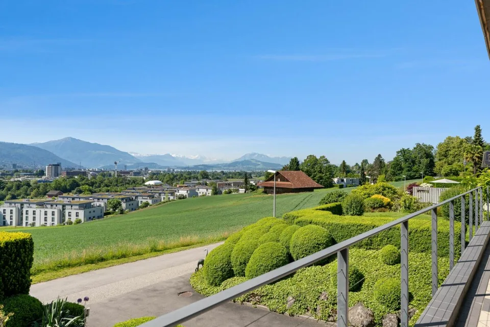 VIVERE IN UNA POSIZIONE PRIVILEGIATA CON VISTA PANORAMICA - CASA UNIFAMILIARE A BAAR