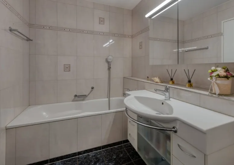Grosszügige 3.5-Zimmer-Wohnung im ruhigen Wohnpark Feldhof in Zug