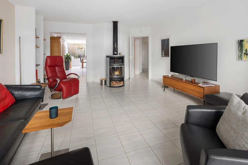 Idyllic top-maintained home in a preferred location with a magnificent view