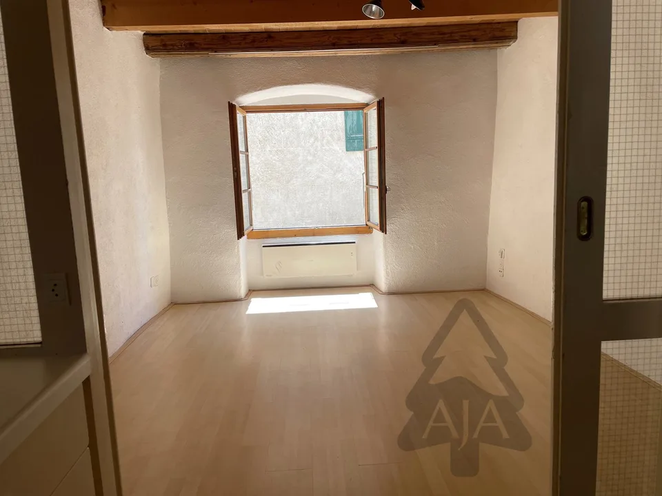 Cressier (in the historic village center), charming semi-detached house with 3 rooms