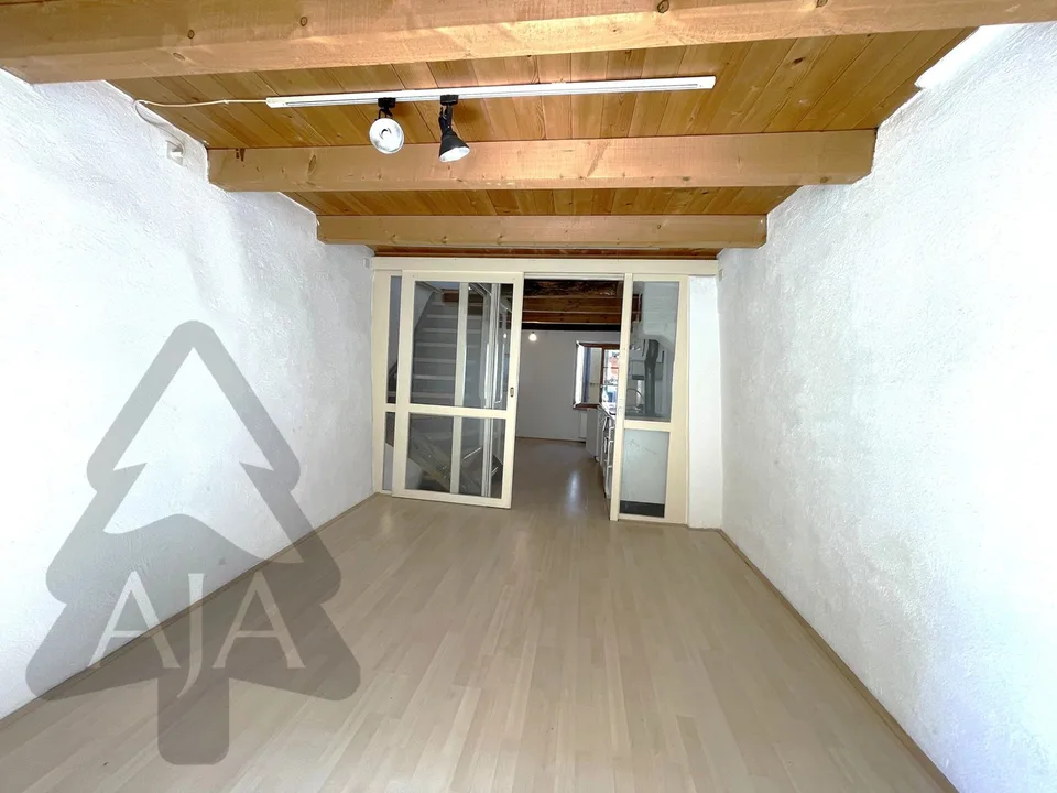 Cressier (in the historic village center), charming semi-detached house with 3 rooms