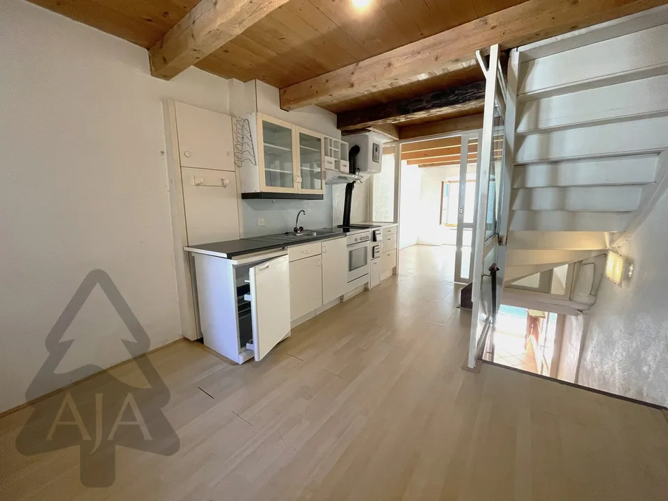 Cressier (in the historic village center), charming semi-detached house with 3 rooms