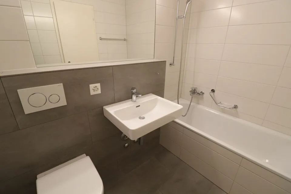 Vicino al centro Mischeli - appartamento mansardato moderno 3 1/2 locali a Reinach