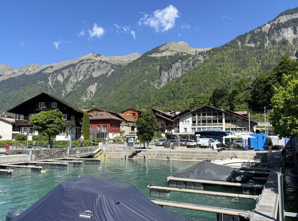 Migliore Posizione: Locale Commerciale di Prim'ordine a Brienz