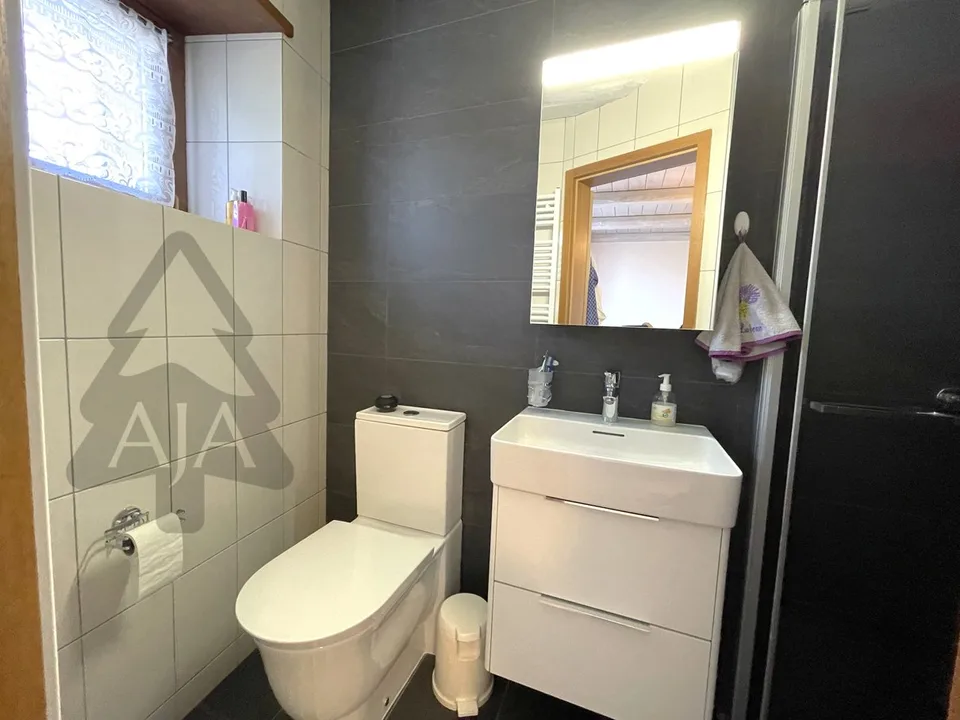 St-Aubin-Sauges, spacious 4.5-room apartment (121 m2) with private garden (53 m2), garage